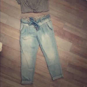 Paper bag waist Light denim jeans with belt